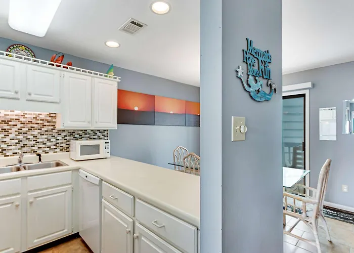 Holiday home Comfortable At A Beachfront Complex W Ac Wifi Balconies & Shared Pool *