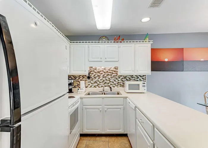 Comfortable At A Beachfront Complex W Ac Wifi Balconies & Shared Pool Holiday home Gulf Shores