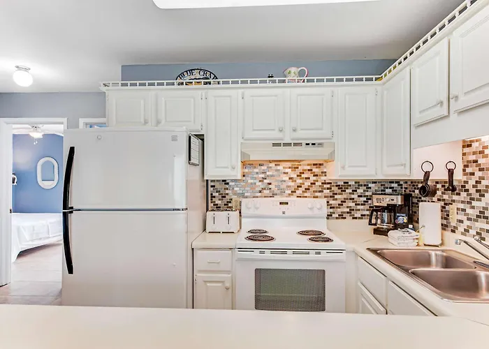 Comfortable At A Beachfront Complex W Ac Wifi Balconies & Shared Pool Holiday home Gulf Shores